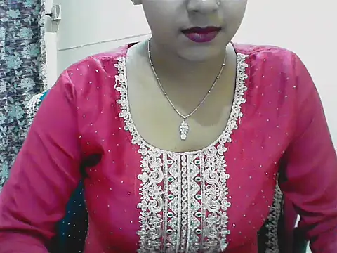 Snapshot of LovingPihu chatting on 05-12-26, 05:37 LovingPihu online show from 05-12-26, 05:37