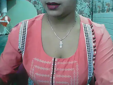 Snapshot of LovingPihu chatting on 06-01-26, 04:13 LovingPihu online show from 06-01-26, 04:13