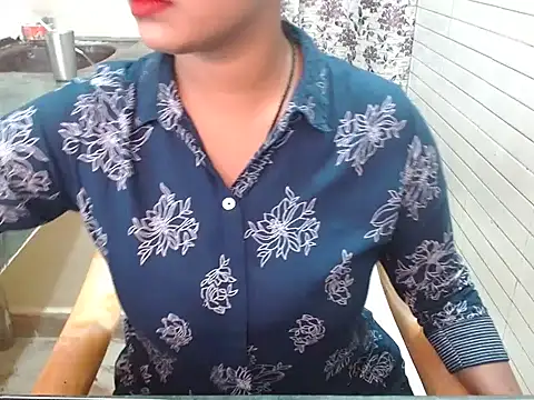 LovingPihu online show from 10-14-25, 05:41