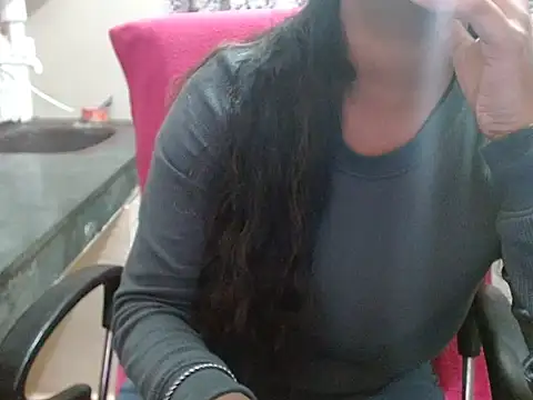 LovingPihu online show from 10-08-25, 05:31