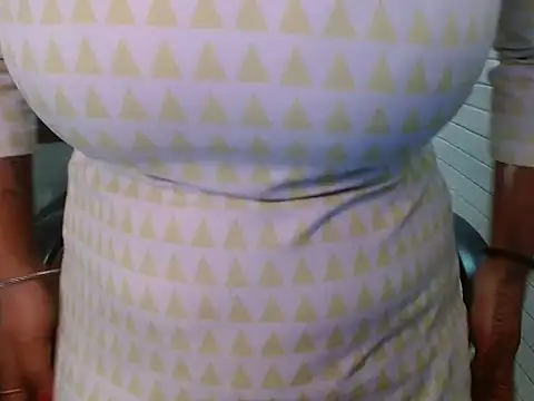 LovingPihu online show from 10-10-25, 05:19