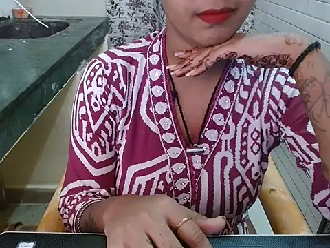 LovingPihu online show from 10-15-25, 05:17