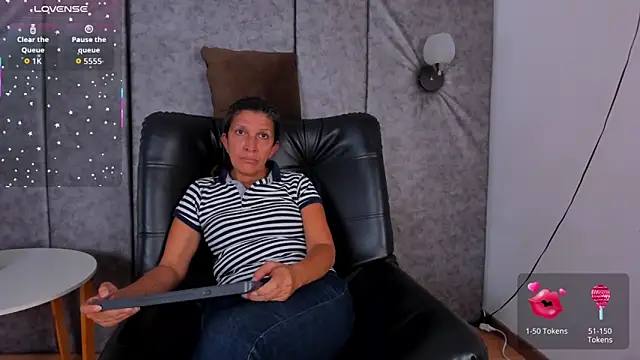 Snapshot of Keyla_Milf chatting on 06-19-26, 12:27 Keyla Milf online show from 06-19-26, 12:27