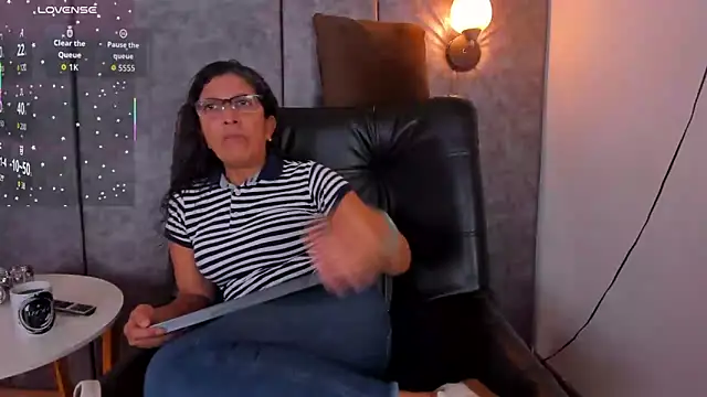 Snapshot of Keyla_Milf chatting on 06-10-26, 08:32 Keyla Milf online show from 06-10-26, 08:32