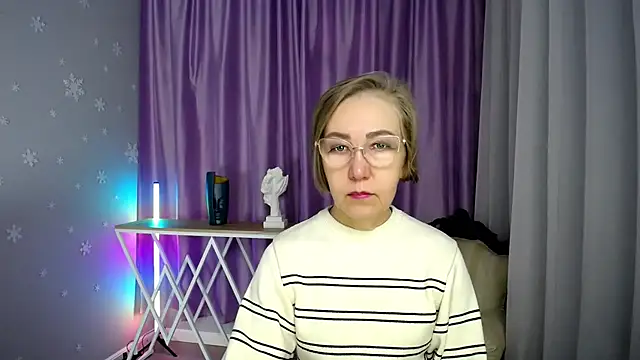 queen a n i online show from 10-13-25, 08:05