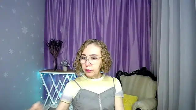 Snapshot of queen_a_n_i chatting on 07-12-26, 08:26 queen a n i online show from 07-12-26, 08:26