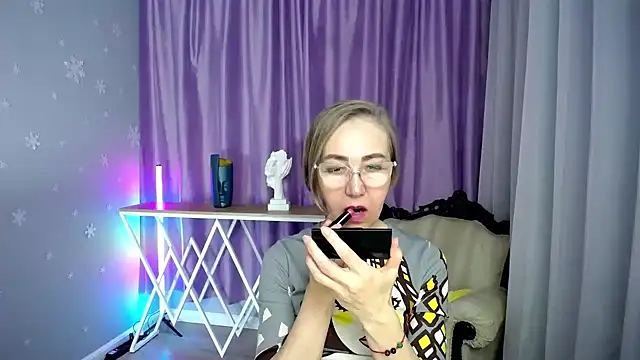 queen a n i online show from 11-02-25, 10:42