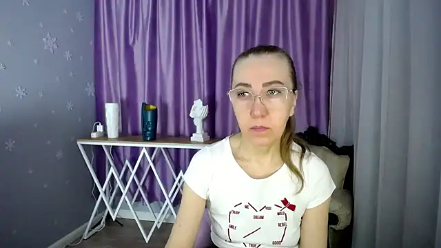 queen a n i online show from 03-14-25, 06:42