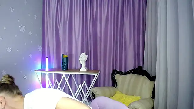 queen a n i online show from 09-21-25, 11:15