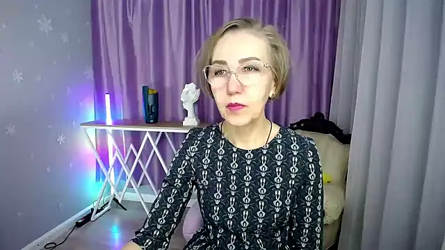 queen a n i online show from 10-06-25, 09:21