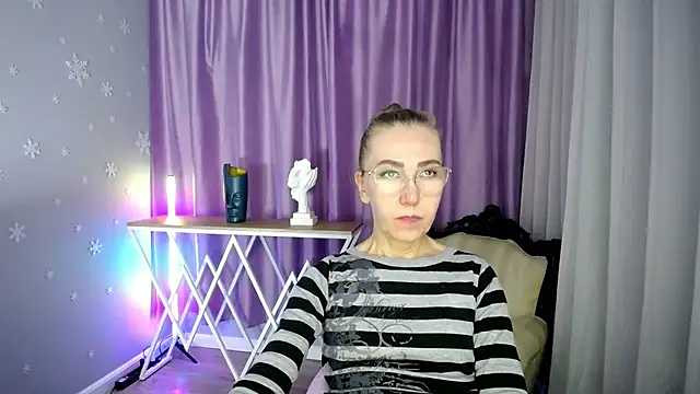 queen a n i online show from 09-10-25, 09:08