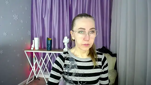 queen a n i online show from 03-06-25, 08:19