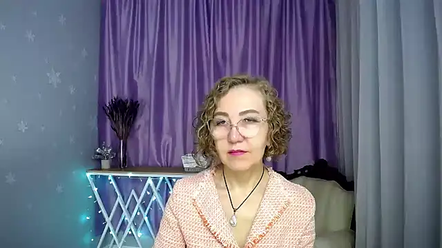 Snapshot of queen_a_n_i chatting on 06-19-26, 06:08 queen a n i online show from 06-19-26, 06:08