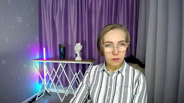 queen a n i online show from 10-11-25, 10:16