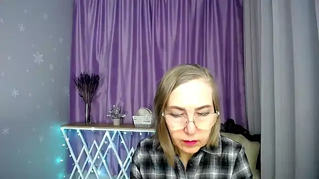 queen a n i online show from 04-21-26, 10:44