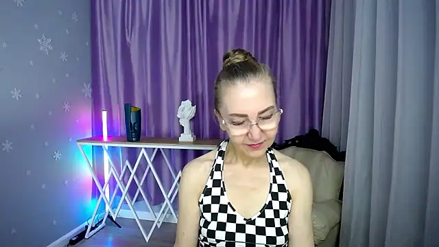 queen a n i online show from 09-24-25, 09:38