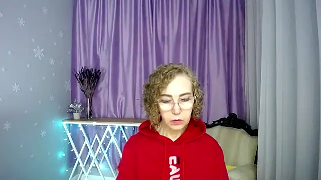 Snapshot of queen_a_n_i chatting on 06-06-26, 12:10 queen a n i online show from 06-06-26, 12:10