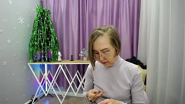 queen a n i online show from 11-30-25, 11:55