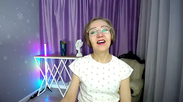 queen a n i online show from 10-19-25, 10:07