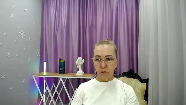 queen a n i online show from 09-19-25, 08:51