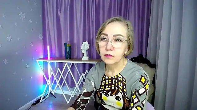 queen a n i online show from 10-29-25, 08:57