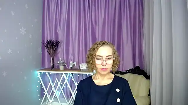 Snapshot of queen_a_n_i chatting on 07-08-26, 08:59 queen a n i online show from 07-08-26, 08:59