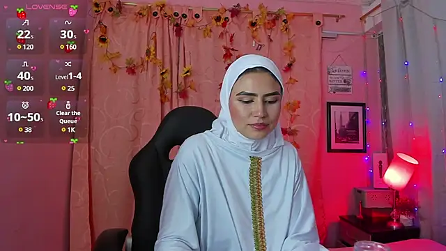 Snapshot of DarshaKhemu chatting on 02-11-25, 12:06 DarshaKhemu online show from 02-11-25, 12:06