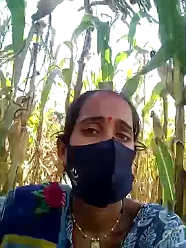Snapshot of Mohni_Das chatting on 10-10-25, 08:04 Mohni Das online show from 10-10-25, 08:04