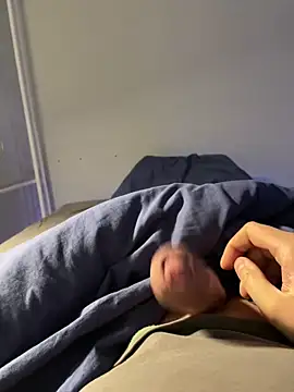 Snapshot of alonglongdidong chatting on 03-17-26, 11:08 alonglongdidong online show from 03-17-26, 11:08