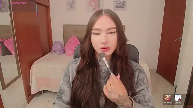 Snapshot of Miley_Baker chatting on 02-12-26, 01:00 Miley Baker online show from 02-12-26, 01:00