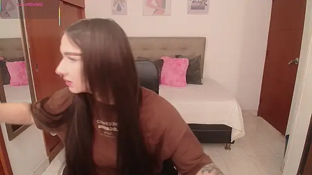 Snapshot of Miley_Baker chatting on 02-14-26, 01:44 Miley Baker online show from 02-14-26, 01:44