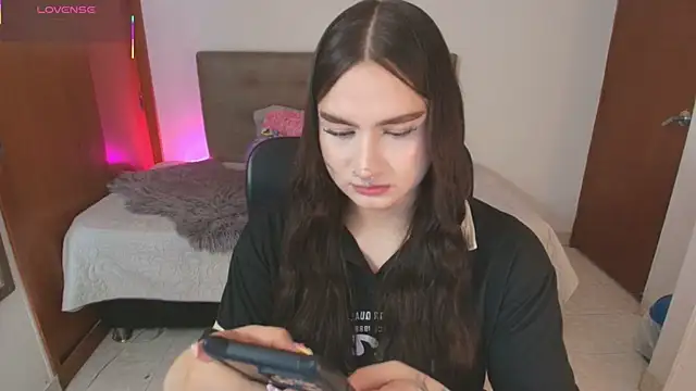 Snapshot of Miley_Baker chatting on 06-19-26, 03:07 Miley Baker online show from 06-19-26, 03:07