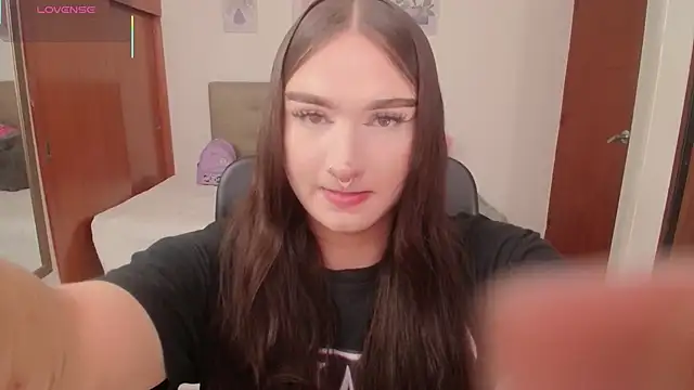 Snapshot of Miley_Baker chatting on 02-26-26, 01:33 Miley Baker online show from 02-26-26, 01:33