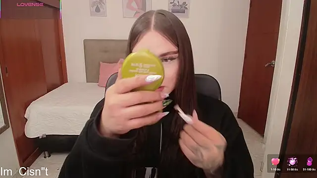 Snapshot of Miley_Baker chatting on 01-17-26, 02:31 Miley Baker online show from 01-17-26, 02:31