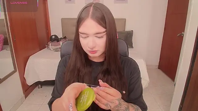 Snapshot of Miley_Baker chatting on 02-20-26, 03:25 Miley Baker online show from 02-20-26, 03:25