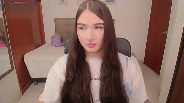 Snapshot of Miley_Baker chatting on 02-25-26, 01:44 Miley Baker online show from 02-25-26, 01:44