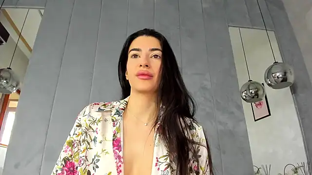 Snapshot of Naila18 chatting on 02-13-25, 05:37 Naila18 online show from 02-13-25, 05:37