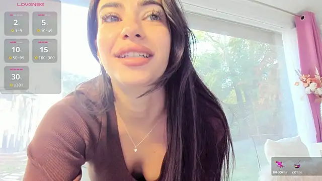 Snapshot of Naila18 chatting on 10-10-25, 06:58 Naila18 online show from 10-10-25, 06:58