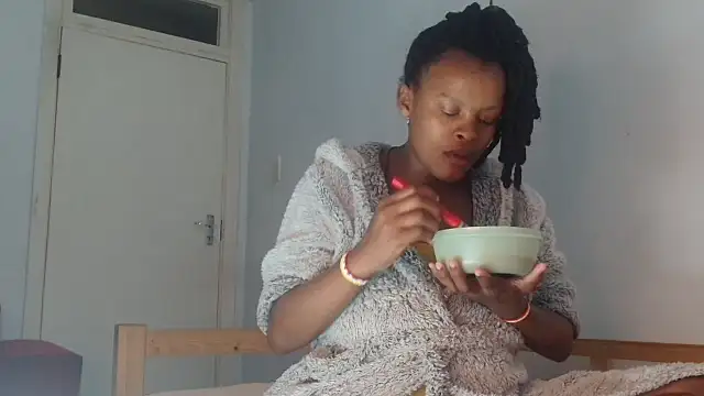 BlondQ2003 online show from 10-22-25, 01:49