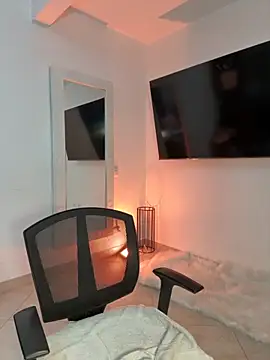 kem hott online show from 10-20-25, 05:31