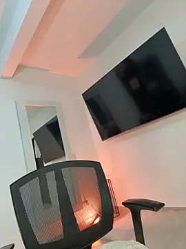 kem hott online show from 10-10-25, 04:57