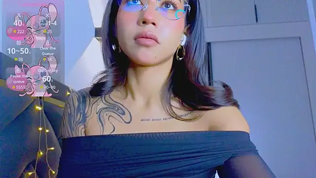 Mia Tin online show from 12-15-25, 05:52