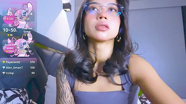 Mia Tin online show from 11-19-25, 03:34