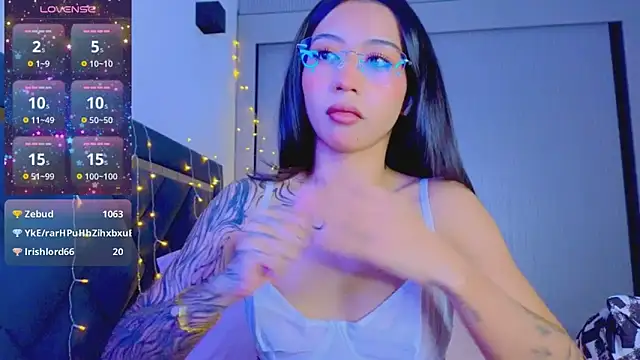 Mia Tin online show from 12-21-25, 08:09