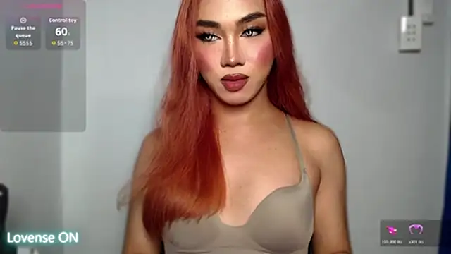 Snapshot of Local_Hoelyx chatting on 10-30-25, 09:07 Local Hoelyx online show from 10-30-25, 09:07