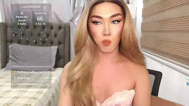 Snapshot of Local_Hoelyx chatting on 01-13-25, 11:30 Local Hoelyx online show from 01-13-25, 11:30