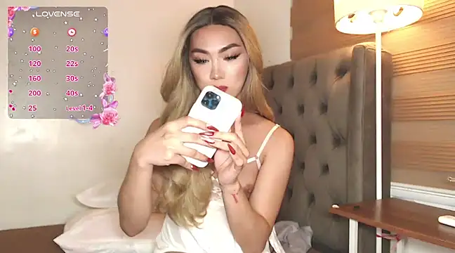 Snapshot of Local_Hoelyx chatting on 02-13-25, 08:03 Local Hoelyx online show from 02-13-25, 08:03