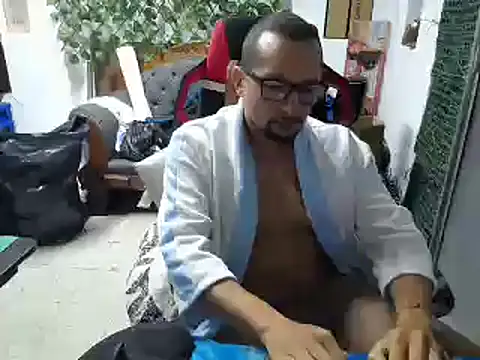Snapshot of alexam_gal@xh chatting on 03-11-25, 12:28 alexam galxh online show from 03-11-25, 12:28