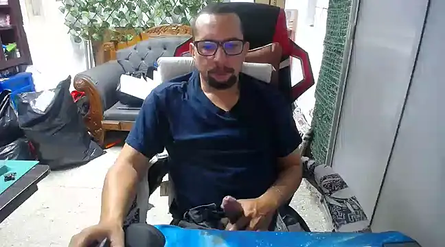 Snapshot of alexam_gal@xh chatting on 02-10-25, 02:05 alexam galxh online show from 02-10-25, 02:05