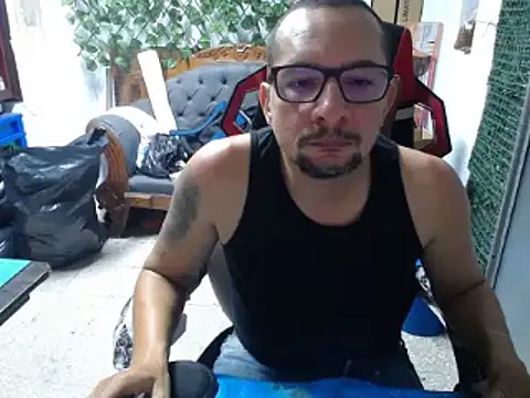 Snapshot of alexam_gal@xh chatting on 03-10-25, 11:06 alexam galxh online show from 03-10-25, 11:06